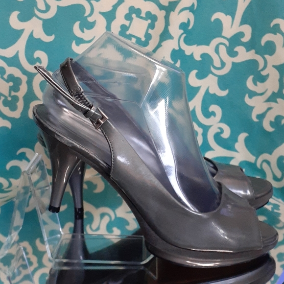 NINE WEST - Faux Gray Patent Peep Toe Heels Sz 7.5 - Picture 2 of 9